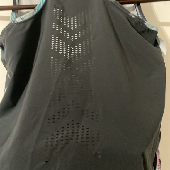 Ivivva Lululemon Set Motion Vented Cut Out Tank Size 8 - Picture 6 of 6